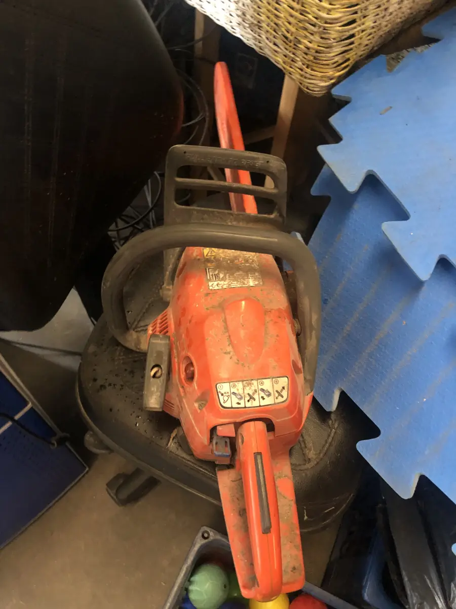 LOTE 067 - motossera husqvarna 236