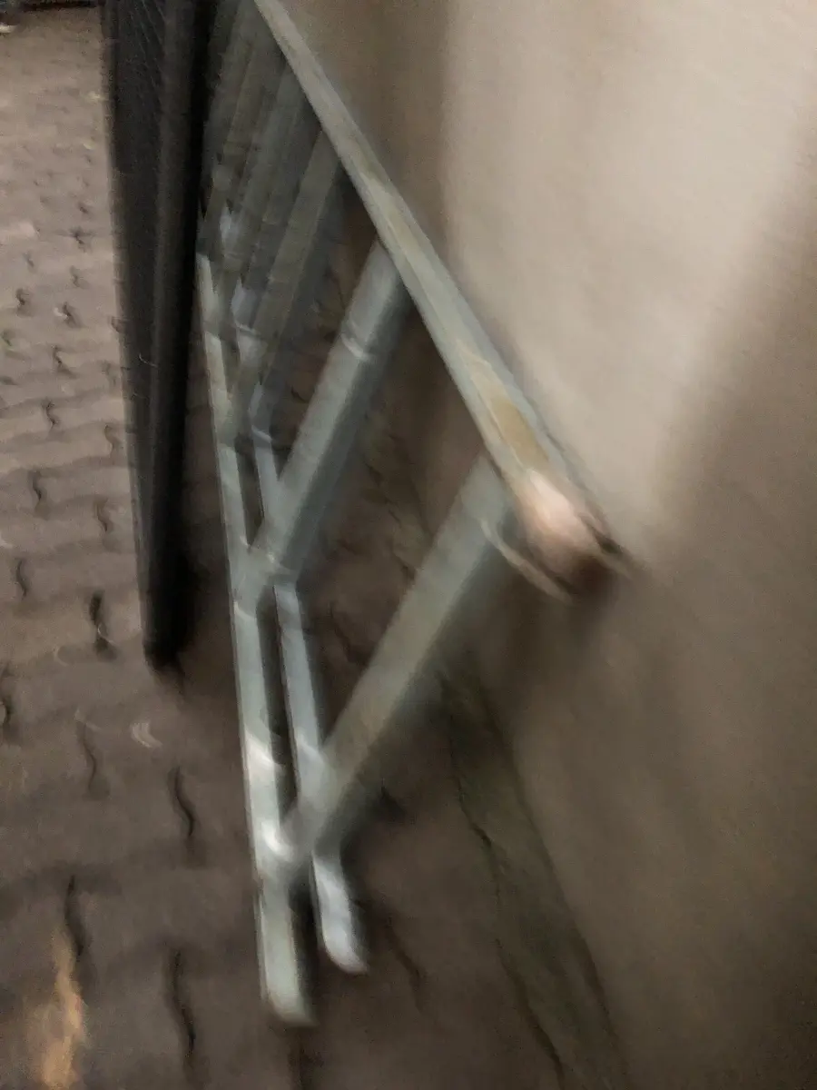 LOTE 22 - Escada fixa