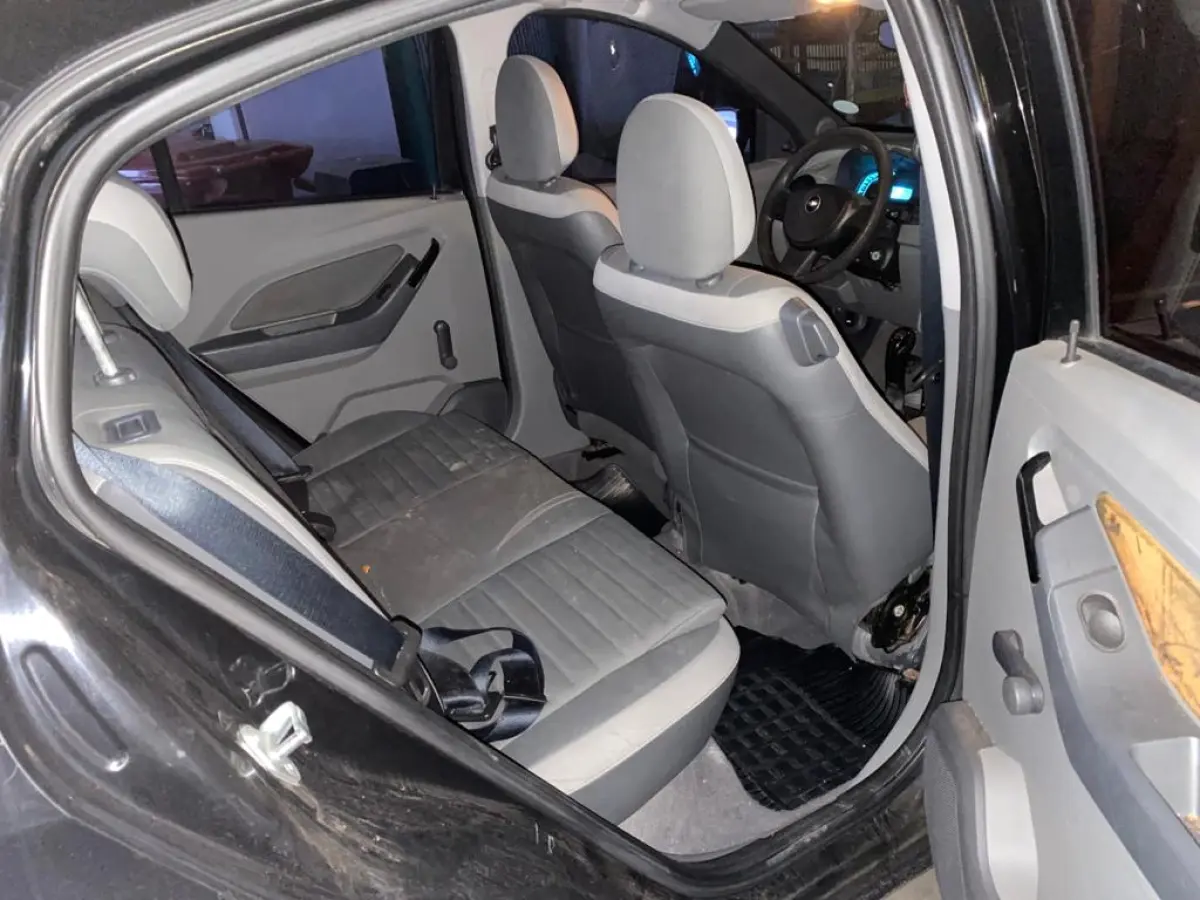 LOTE 01 - Chevrolet Agile LT 2010/2011 preto