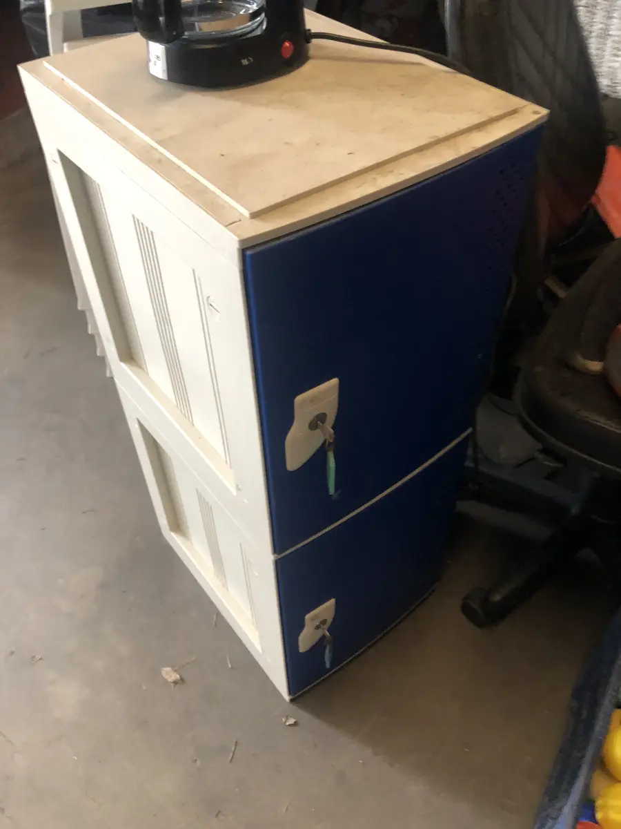 LOTE 024 - armarios de vestiario plastico nilko