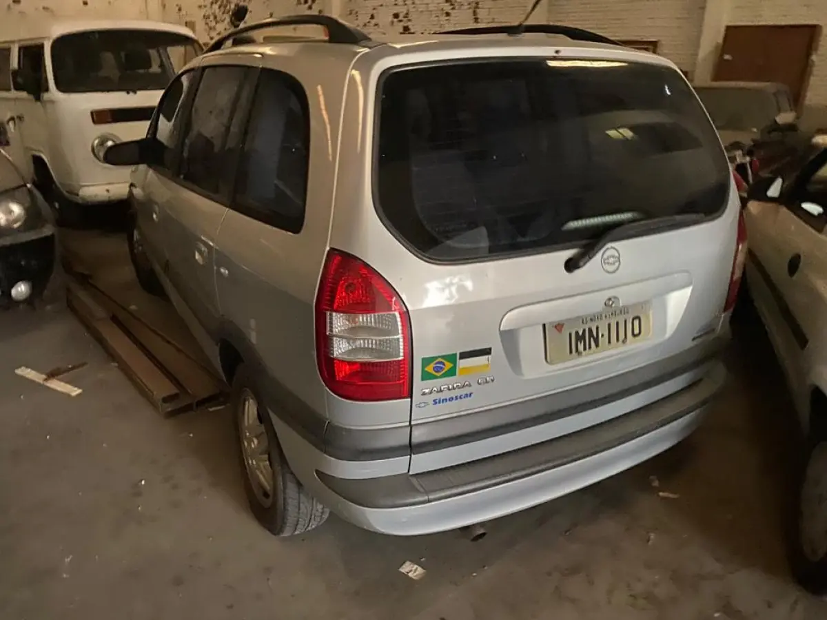 LOTE 02 - Chevrolet Zafira CD 02/03 cor prata