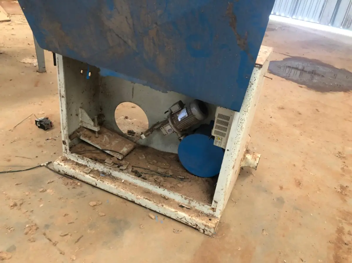 LOTE 036 - lixadeira