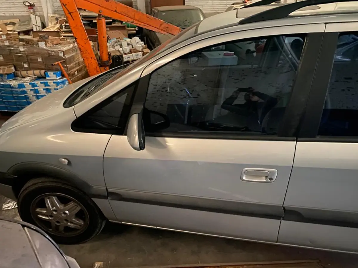 LOTE 02 - Chevrolet Zafira CD 02/03 cor prata