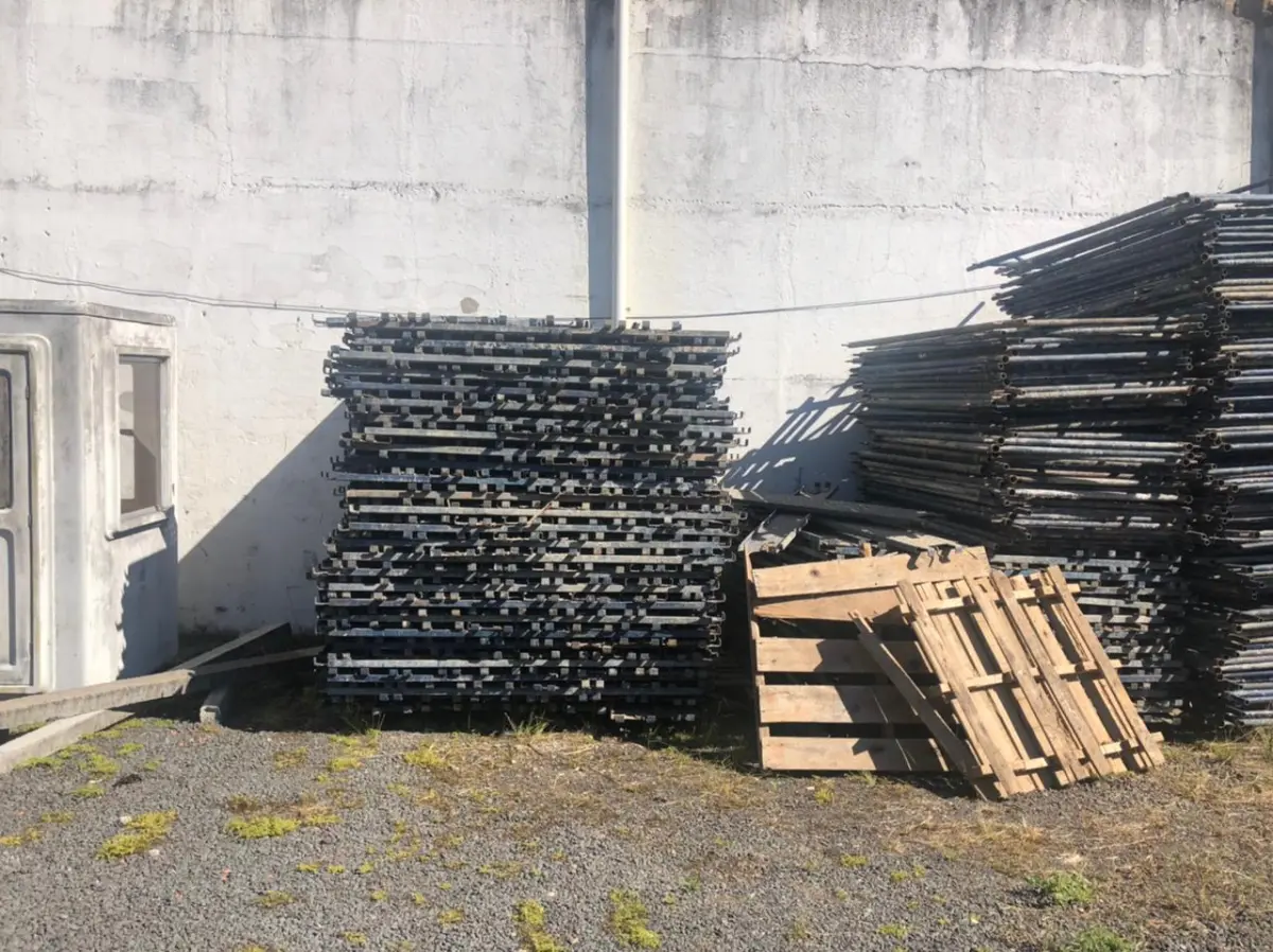 LOTE  - Leilão de andaimes