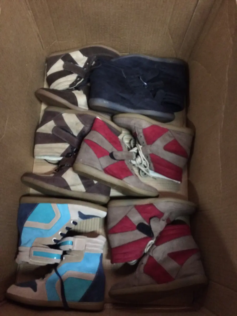 LOTE  - SAPATOS E BOLSAS FEMININOS