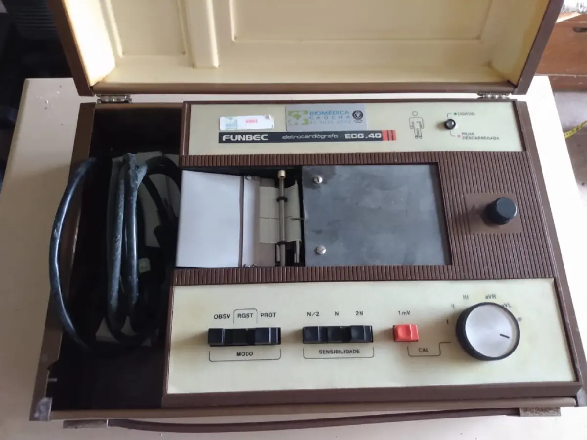 LOTE 13 - aparelho de eletrocardiograma da marca funbec