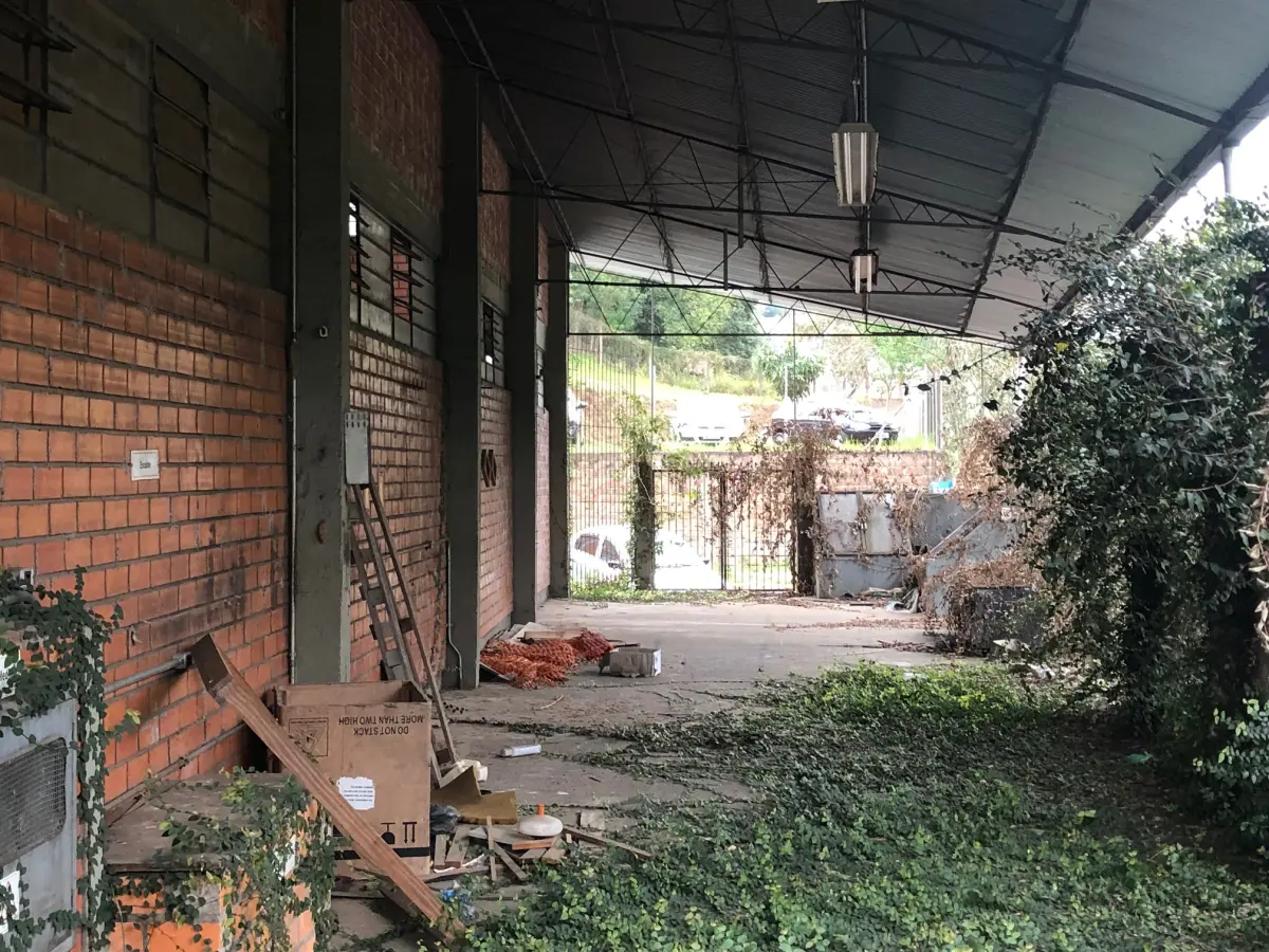 LOTE  - GRANDE IMÓVEL INDUSTRIAL NA ENTRADA DE IGREJINHA, COM 2.230,00M2 E ÁREA CONSTRUÍDA DE 1.240M2