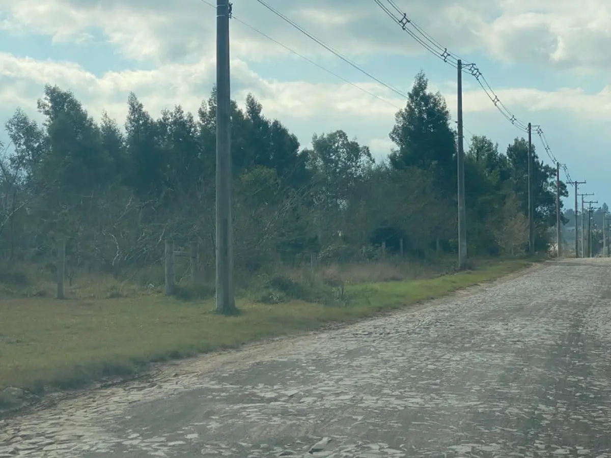 LOTE  - TERRENO NA ZONA URBANA DE ARARICÁ