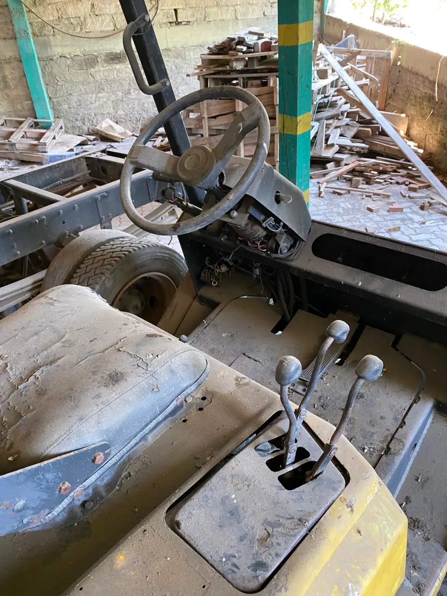 LOTE 045 - Empilhadeira