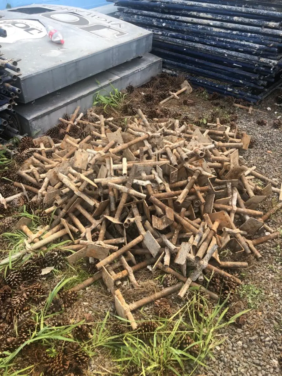 LOTE  - Leilão de andaimes