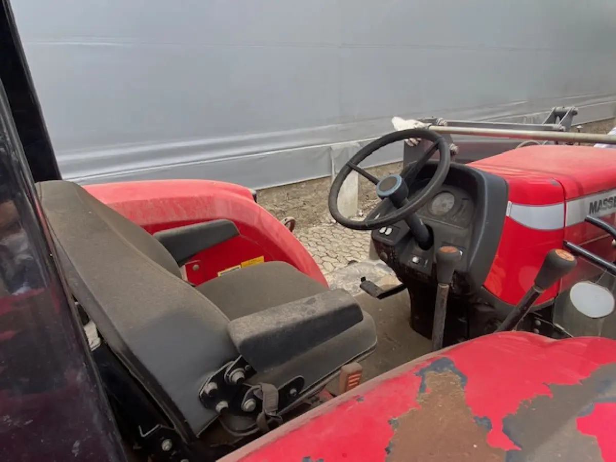LOTE 004 - Trator Massey Fergunson 4283