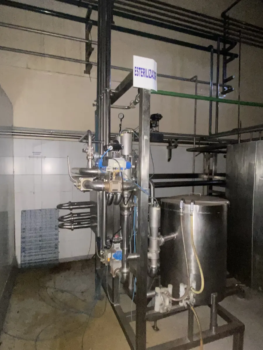 LOTE 031 - 01 Esterilizador tubular aquecimento indireto vazão não identificada