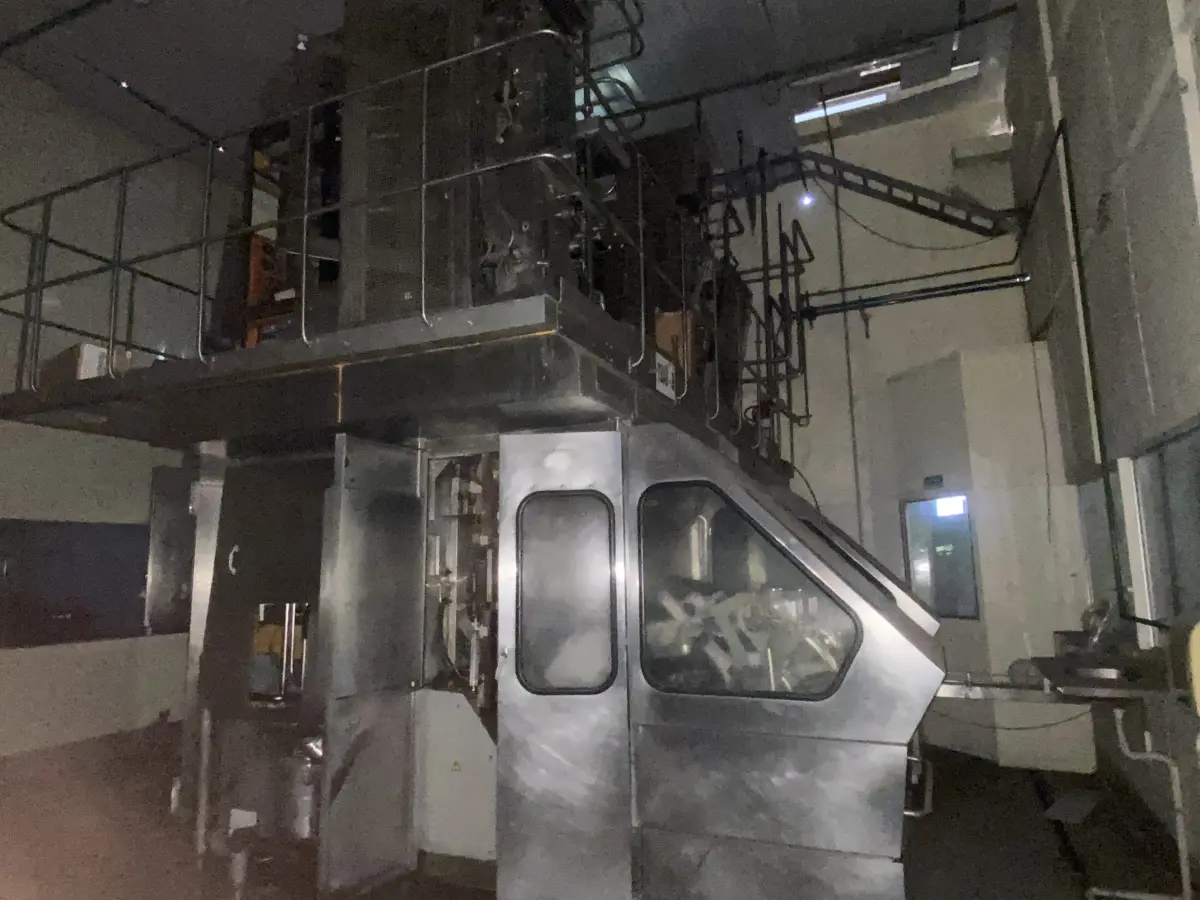 LOTE 034 - 02 Maquina de envase TBA 8 100 v Tetra Pak 6.000 L/h