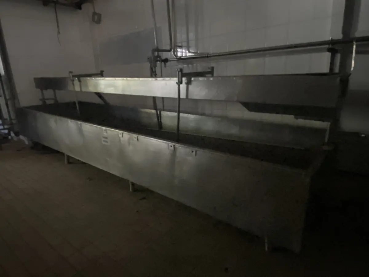 LOTE 023 - 01 caixa inox 5.000 litros dreno prensa sucata (sem prensa)