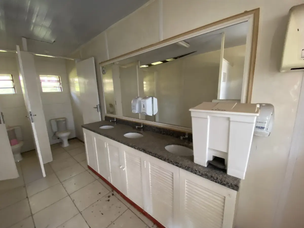 LOTE 001 - Imóvel e maquinas para laticínio