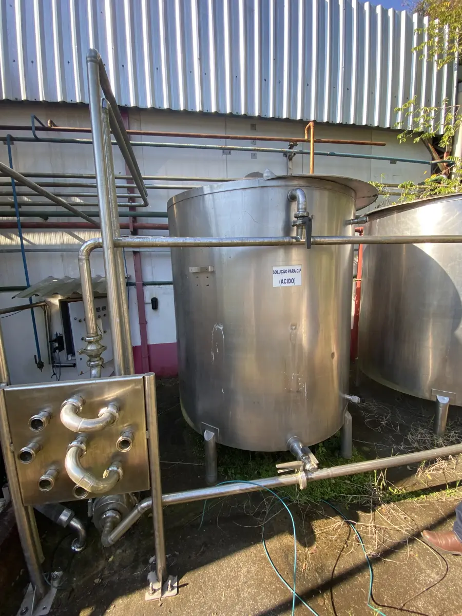 LOTE 054 - 02 Tanque de Inox 2000 litros (soda e Acido)