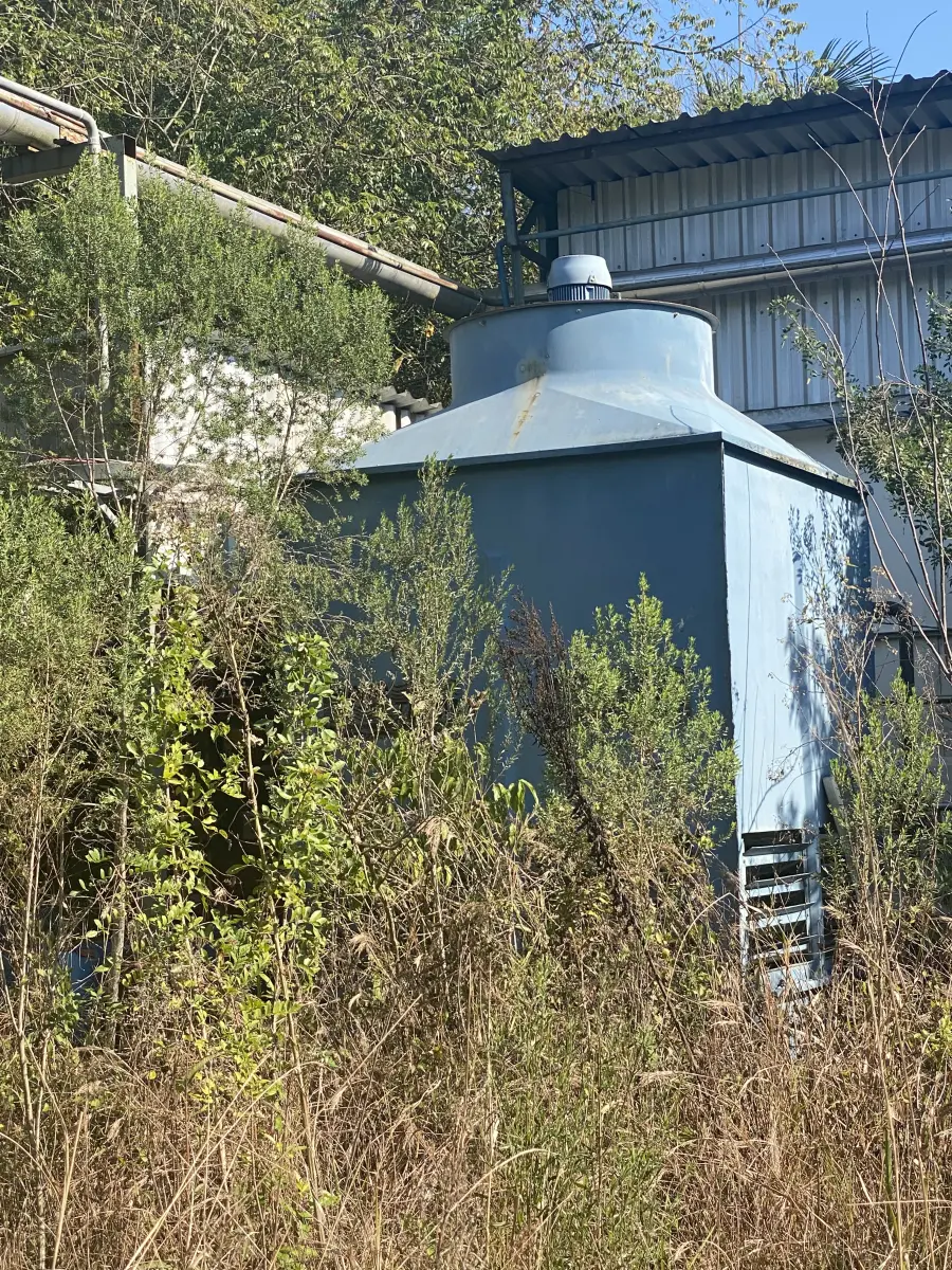 LOTE 050 - 01 Torre resfriamento azul amônia