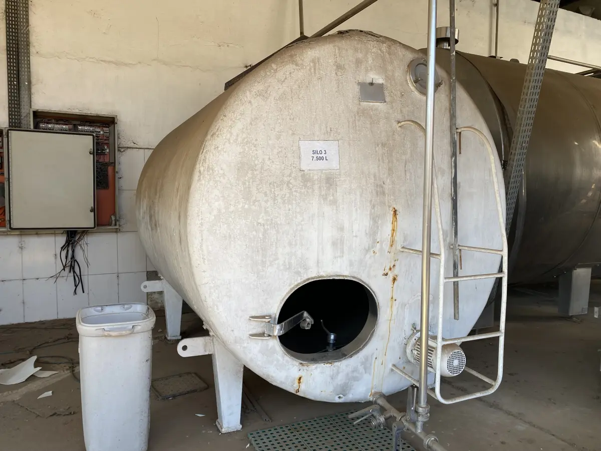 LOTE 009 - 01 Tanque horizontal de aço carbono 7.500 litros