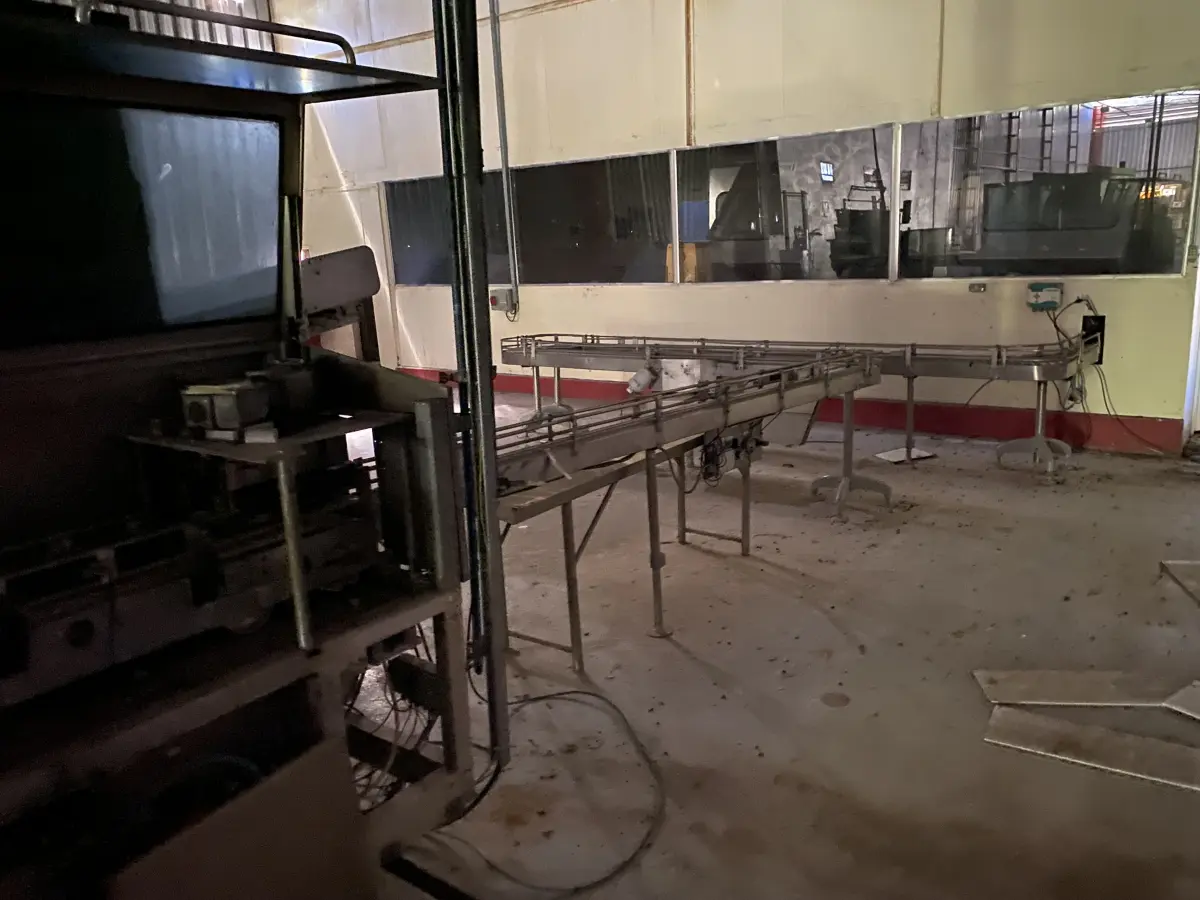 LOTE 035 - 01 Conjunto de Esteira transportadora de caixa de leite – Corrente nylon