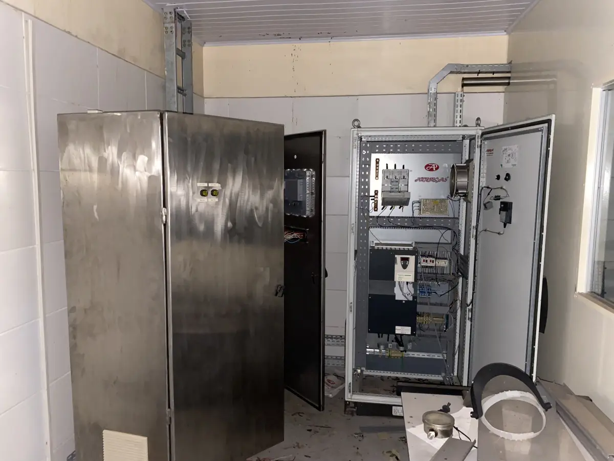 LOTE 001 - Imóvel e maquinas para laticínio