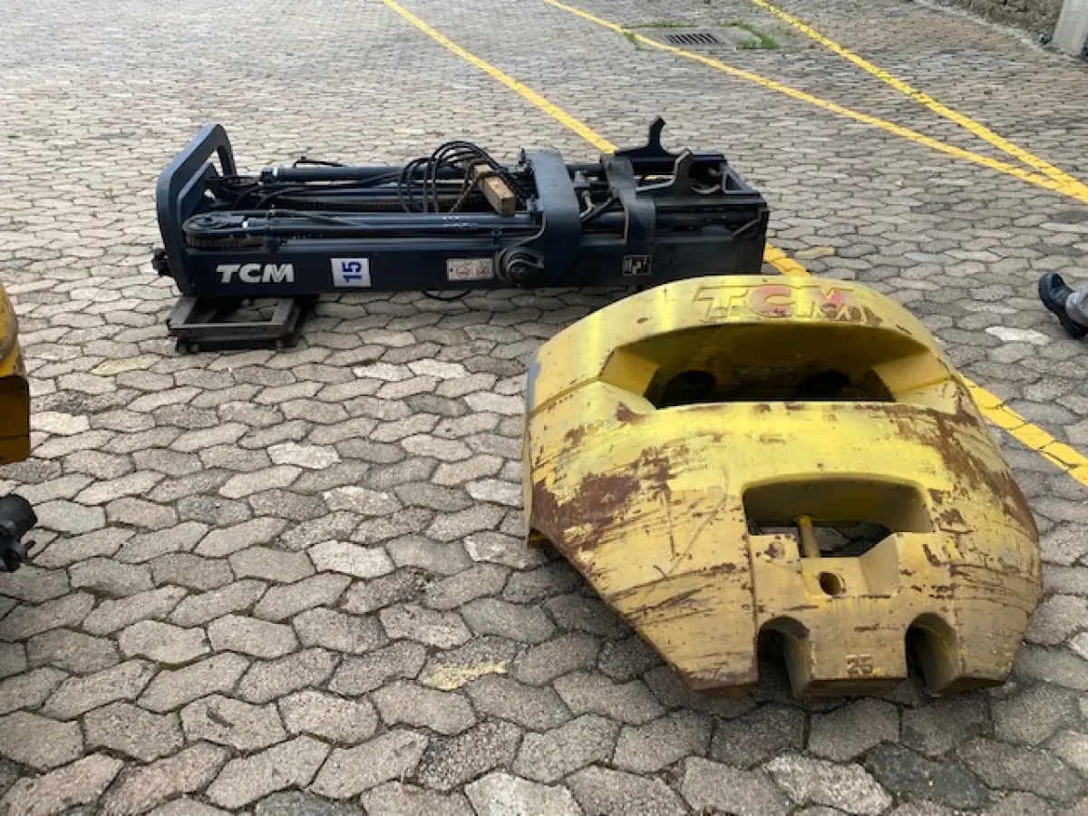 LOTE 003 - Empilhadeira TCM FG35T6