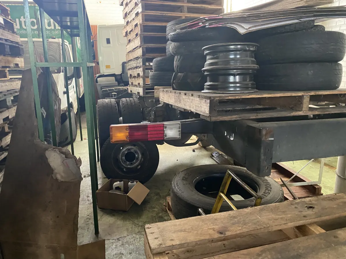 LOTE 02 - •	FORD Cargo 1519 B