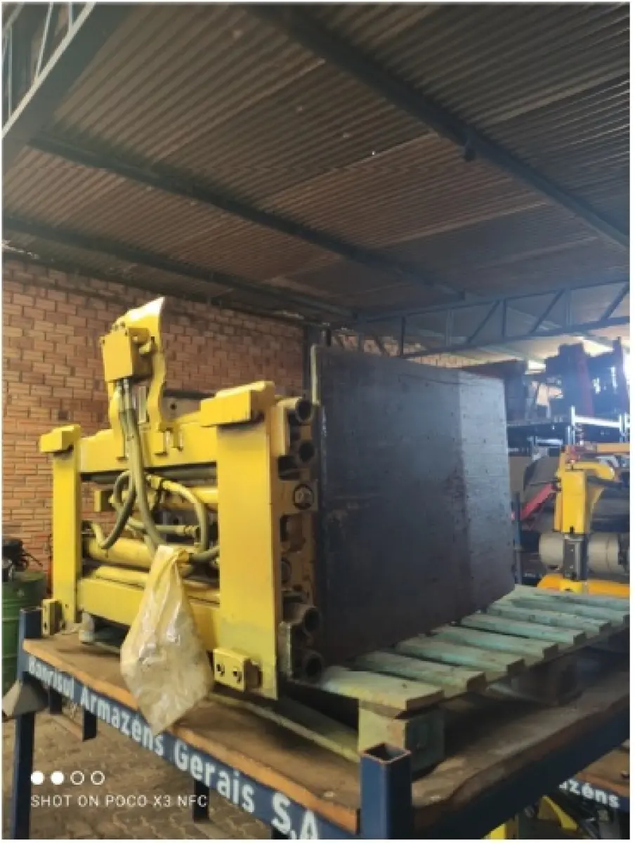 LOTE 009 - Clamps para Fardo de Fumo