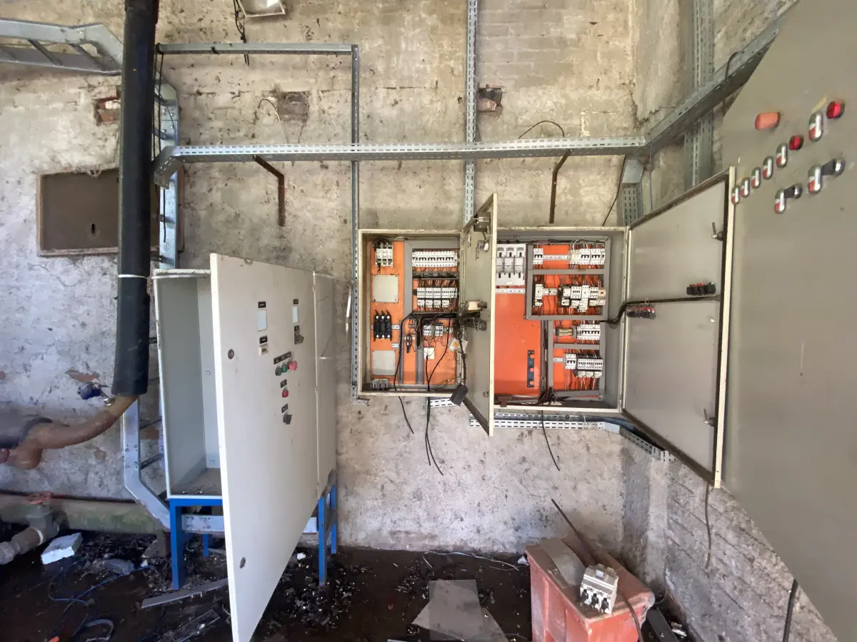 LOTE 001 - Imóvel e maquinas para laticínio