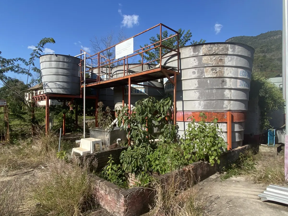 LOTE 003 - MÁQUINAS E BENS DO COMPLEXO