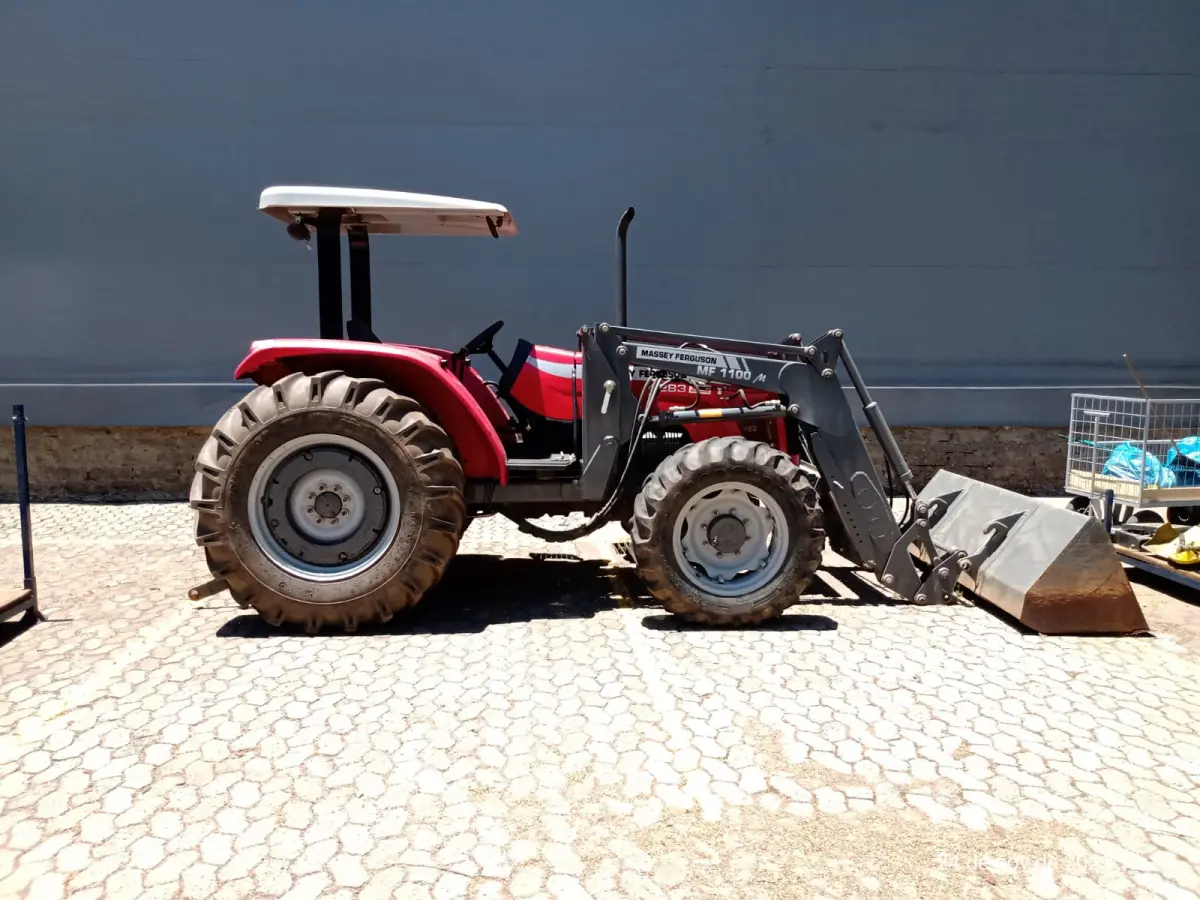 LOTE 004 - Trator Massey Fergunson 4283