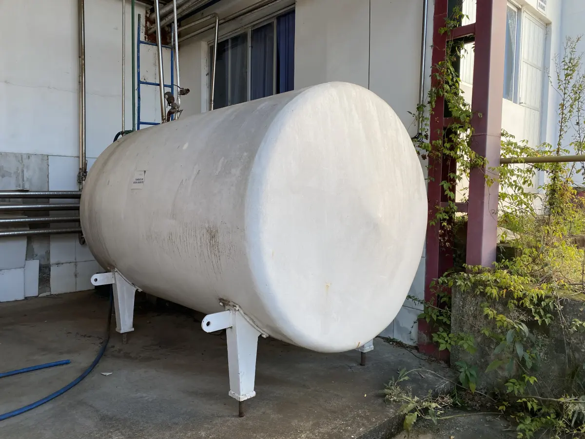 LOTE 003 - 01 Tanque horizontal de aço carbono (Utilizado na fábrica para agua quente) 2000 litros