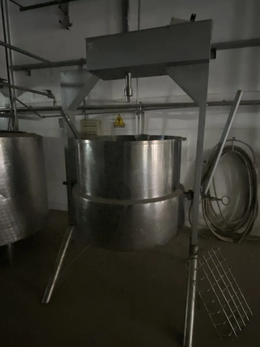 LOTE 021 - misturador tipo cadinho em inox para nata