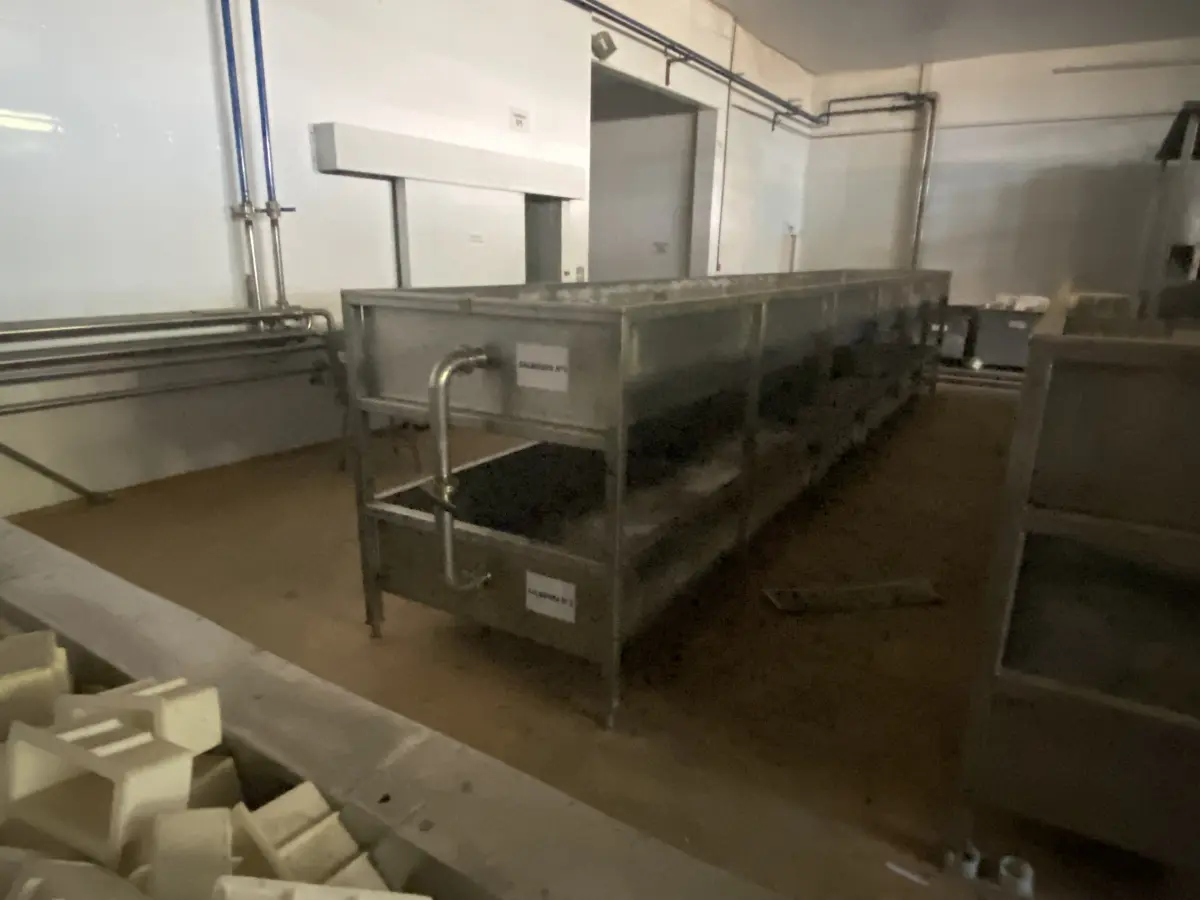 LOTE 027 - 12 caixa de inox para queijo (volumes diversos – Usado para lavar forma e agua gelada)