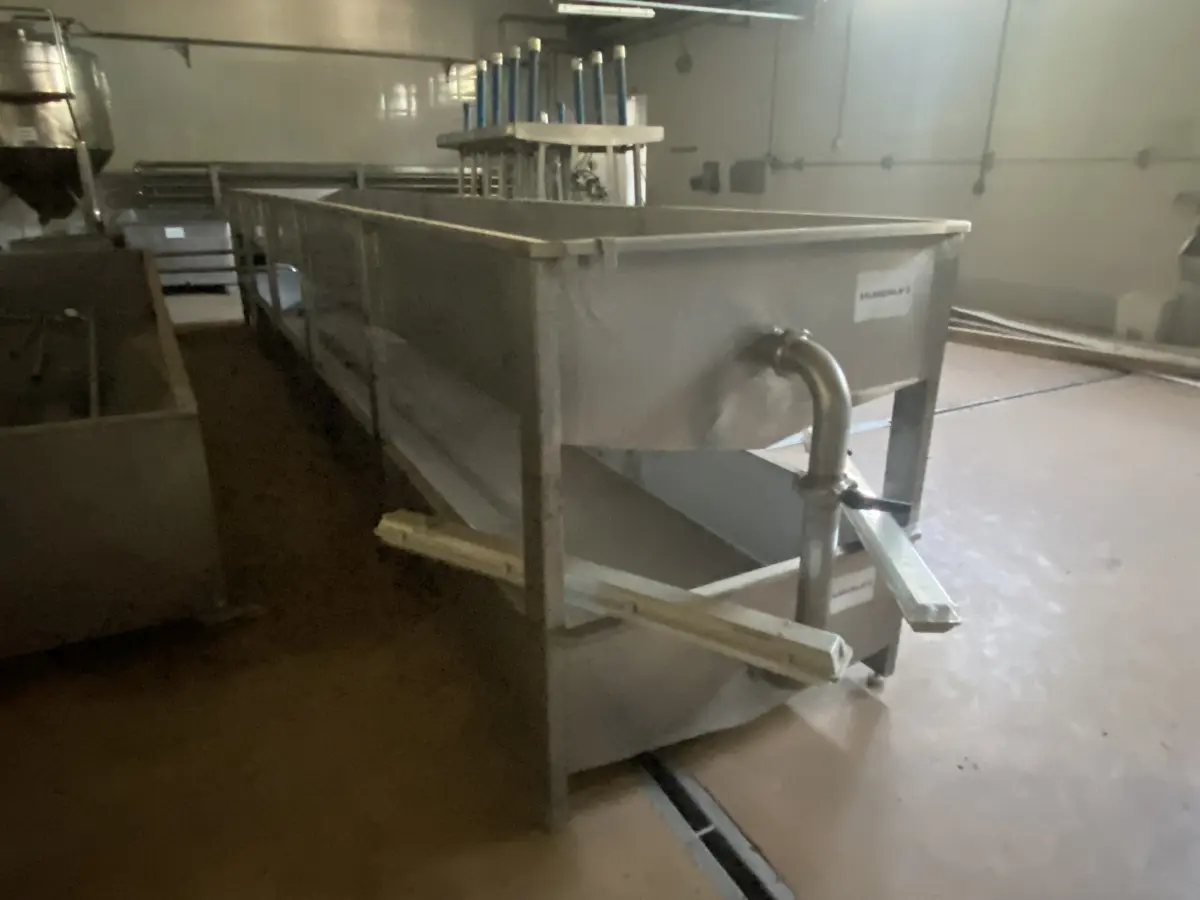 LOTE 025 - 07 Tanque de inox para salmora de queijo mussarela