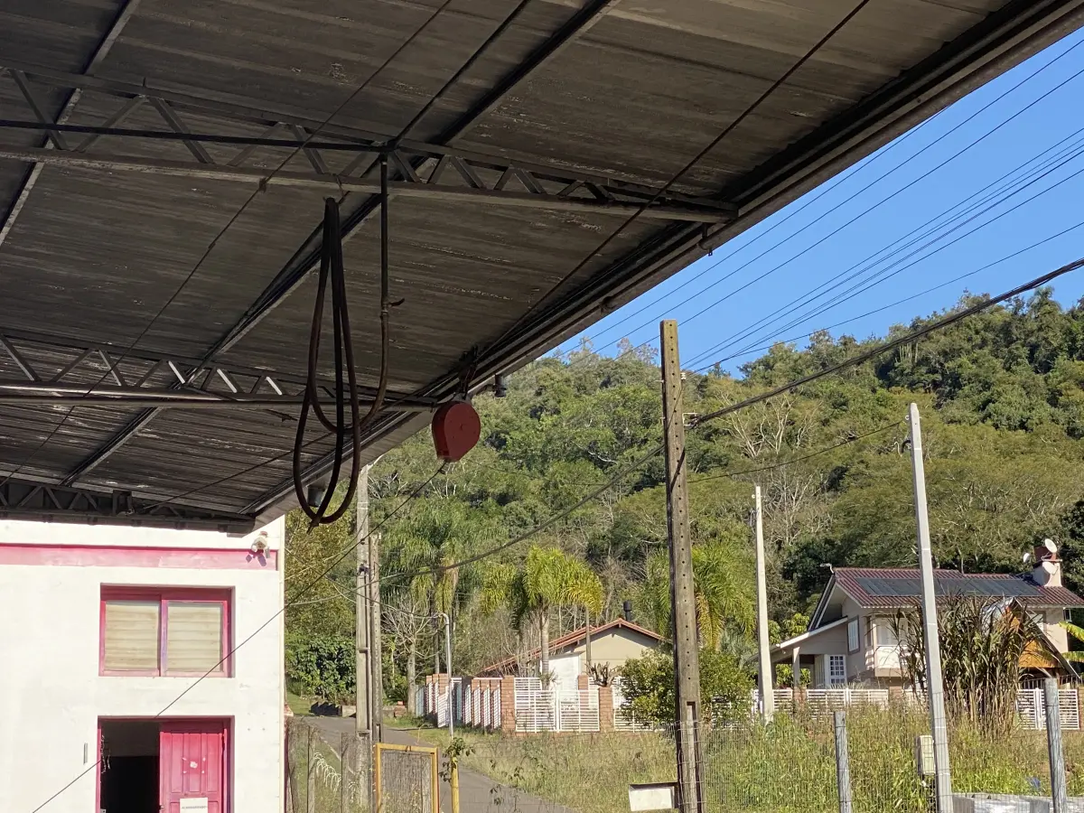 LOTE 001 - Imóvel e maquinas para laticínio