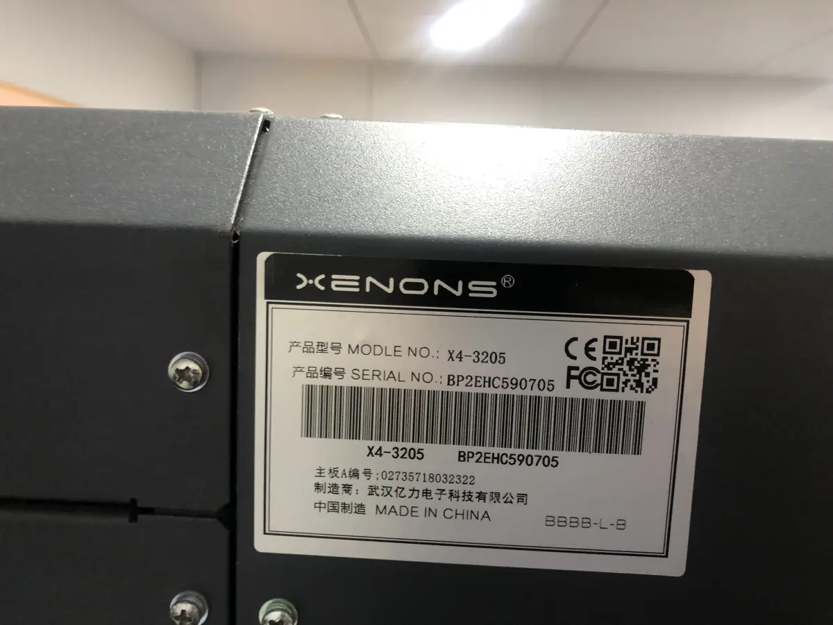 LOTE 049 - Impressora ploter grande Xenons, acompanha o computador