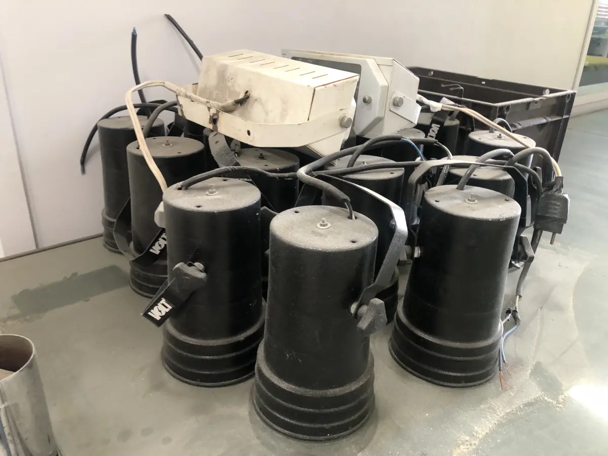 LOTE 044 - Refletores 