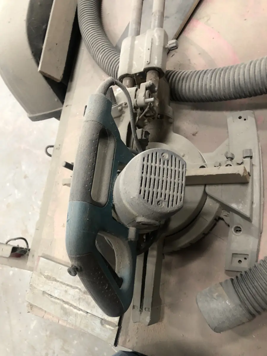 LOTE 023 - Serra esquadria Makita 