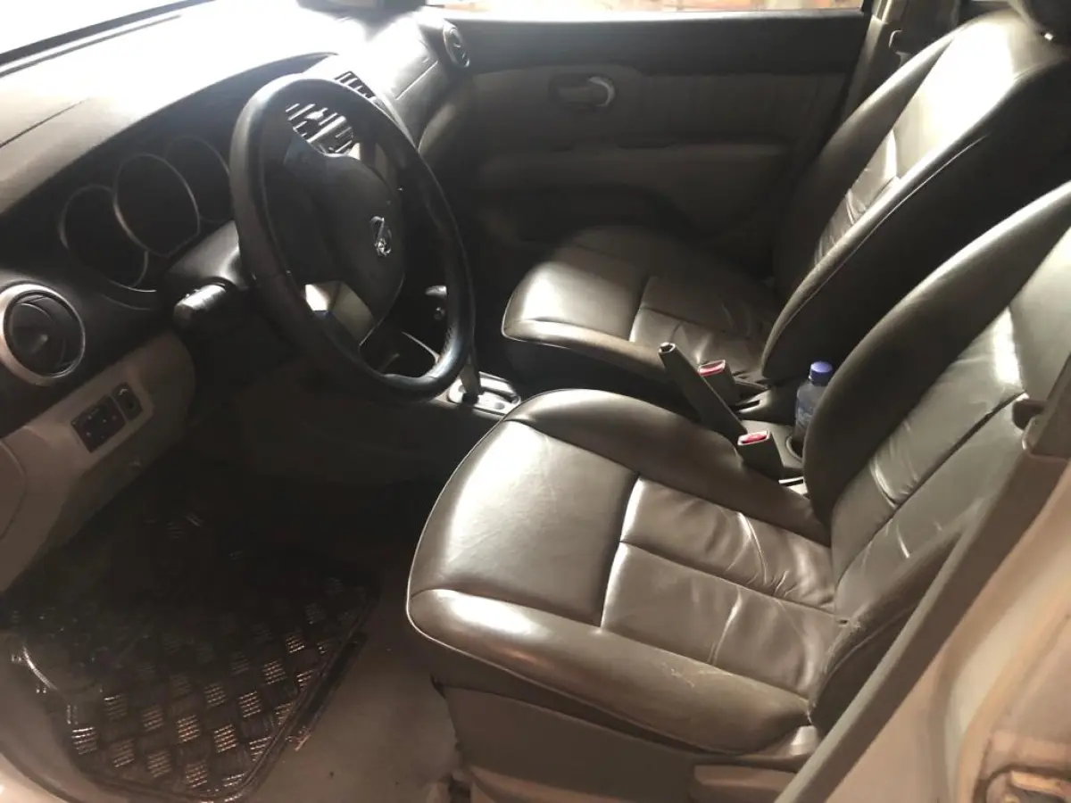 LOTE 000 - VEÍCULO NISSAN/LIVINA 10/11