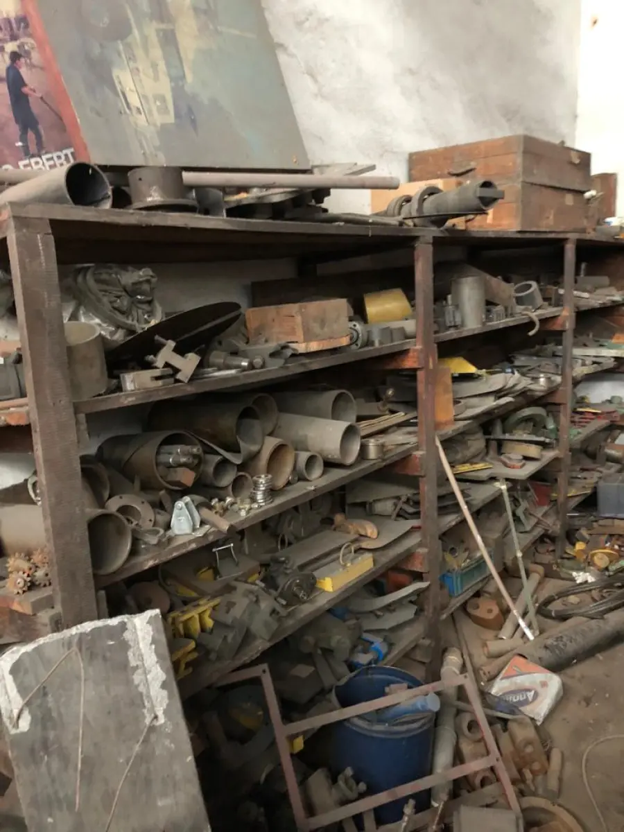 LOTE  - PRATELEIRAS, BANCADAS, ETC