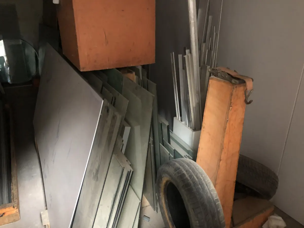 LOTE 039 - Lote de vidros em diversas formas 