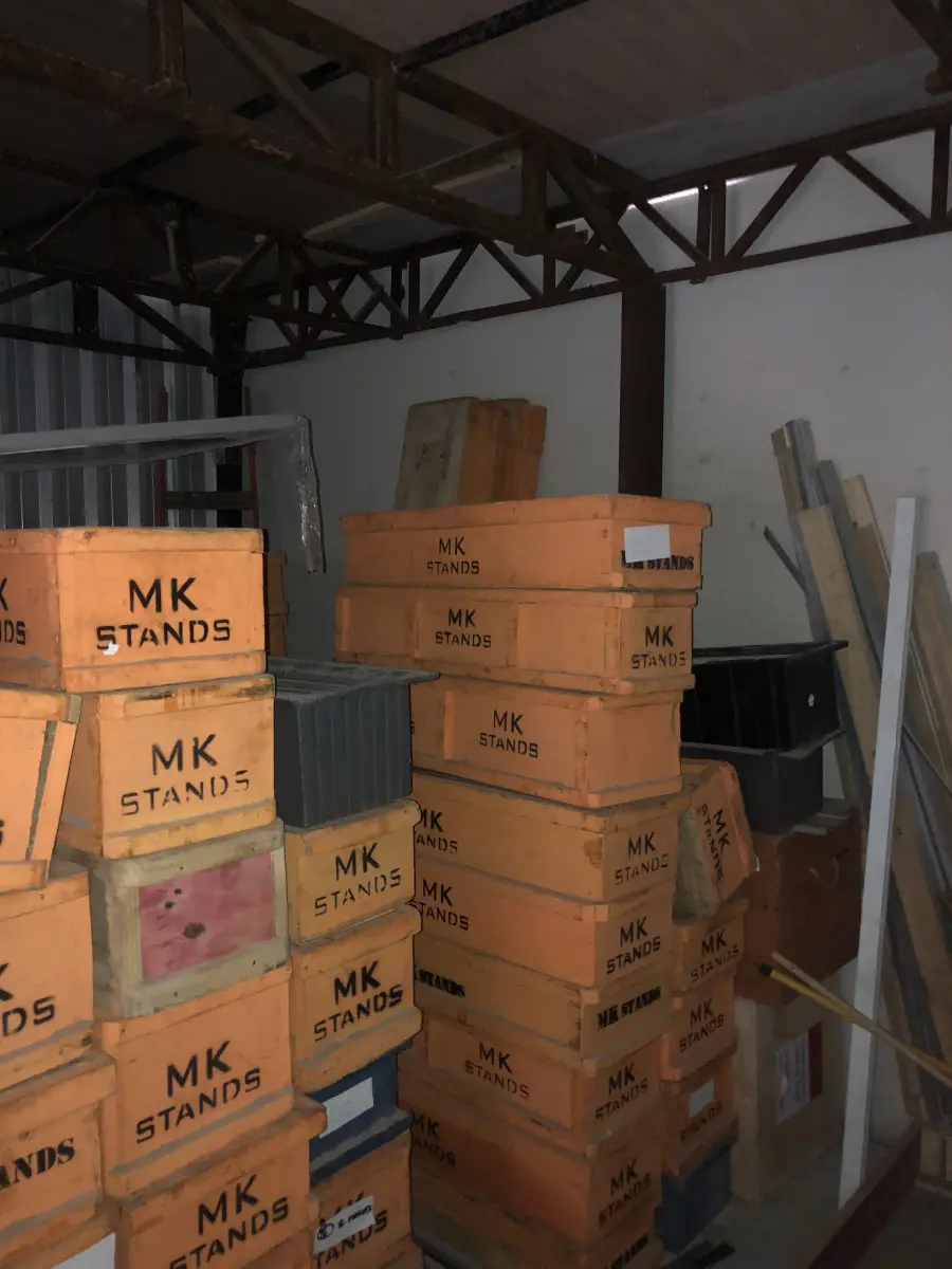 LOTE 039 - Lote de vidros em diversas formas 