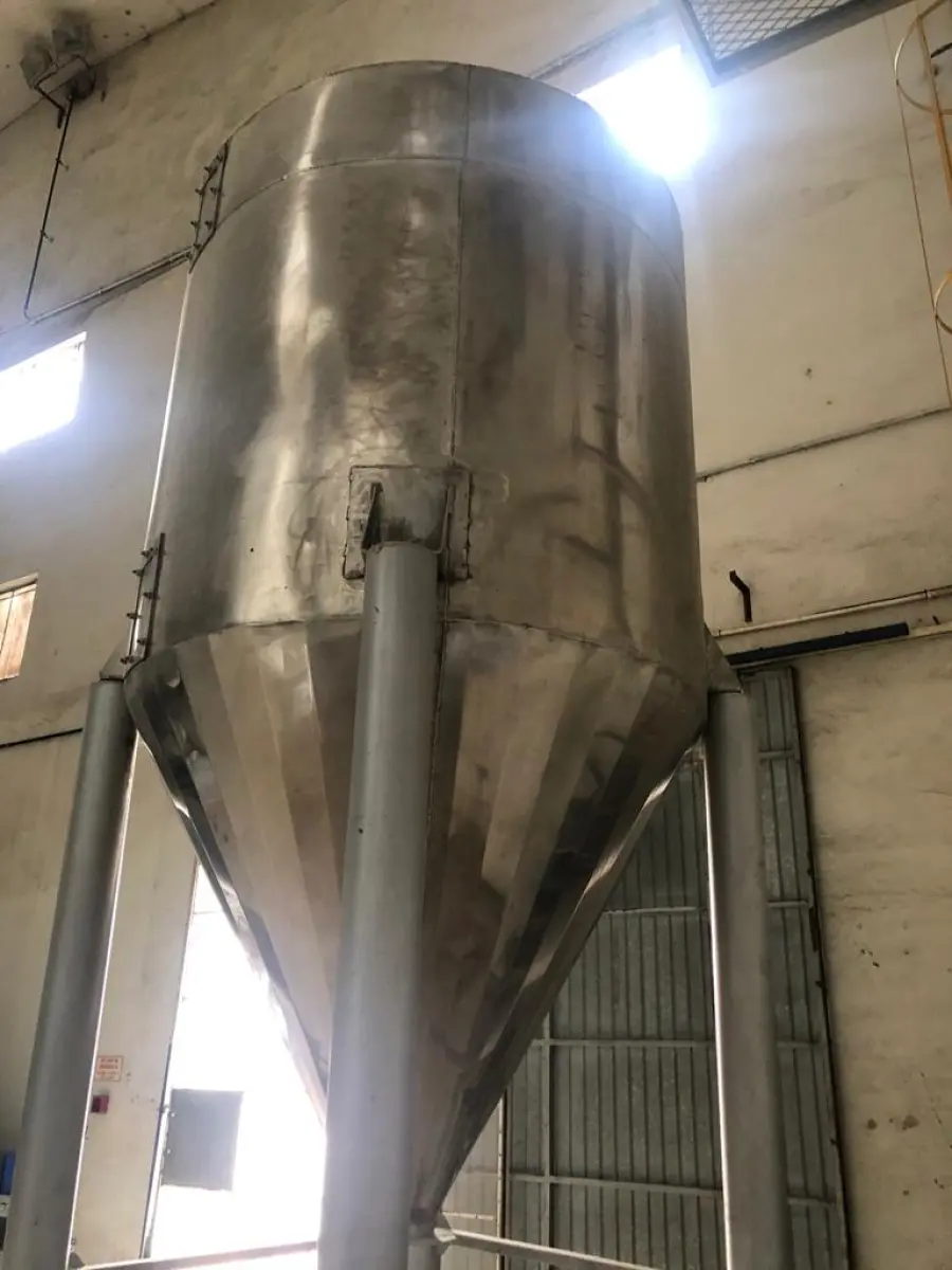 LOTE 017 - SILO DIÂMETRO 1,5m/ ALTURA 1,5m/ FUNIL 1,2m ALTURA, ano  2005