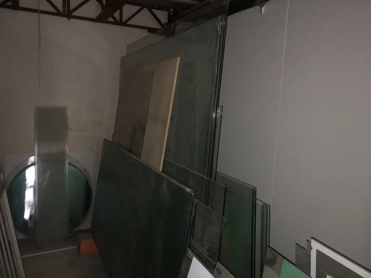 LOTE 039 - Lote de vidros em diversas formas 