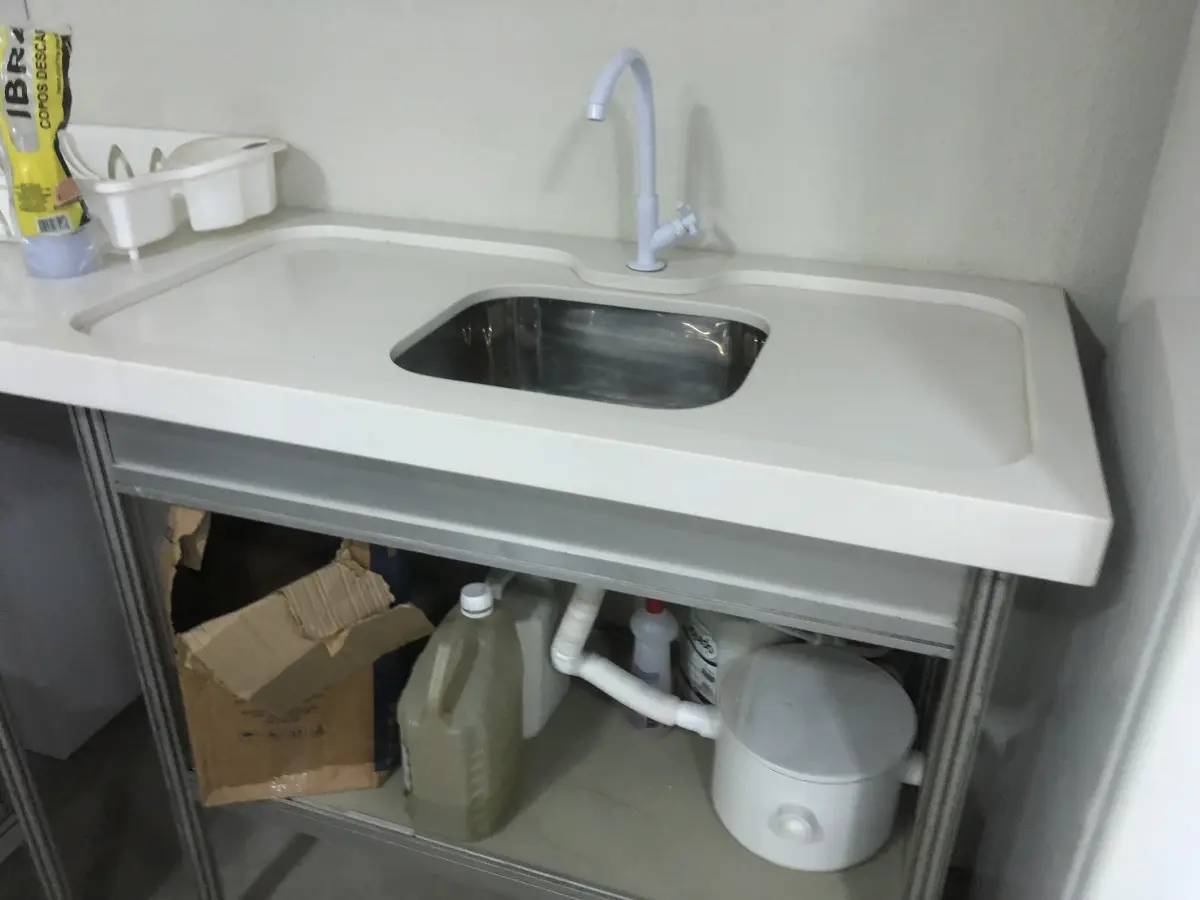 LOTE 064 - Bancada pia e auxiliar 