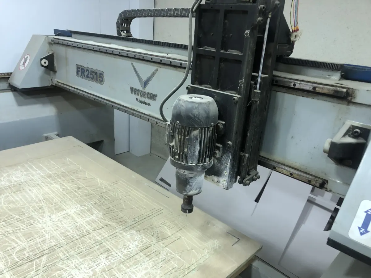 LOTE 055 - Maquina de corte e fresa cnc vetor 