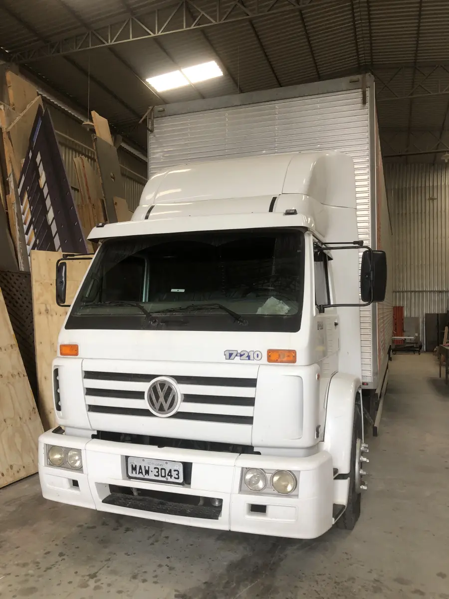LOTE 078 - Caminhão VW/17.210 com bau, branco, ano 2000, placa MAW3043 