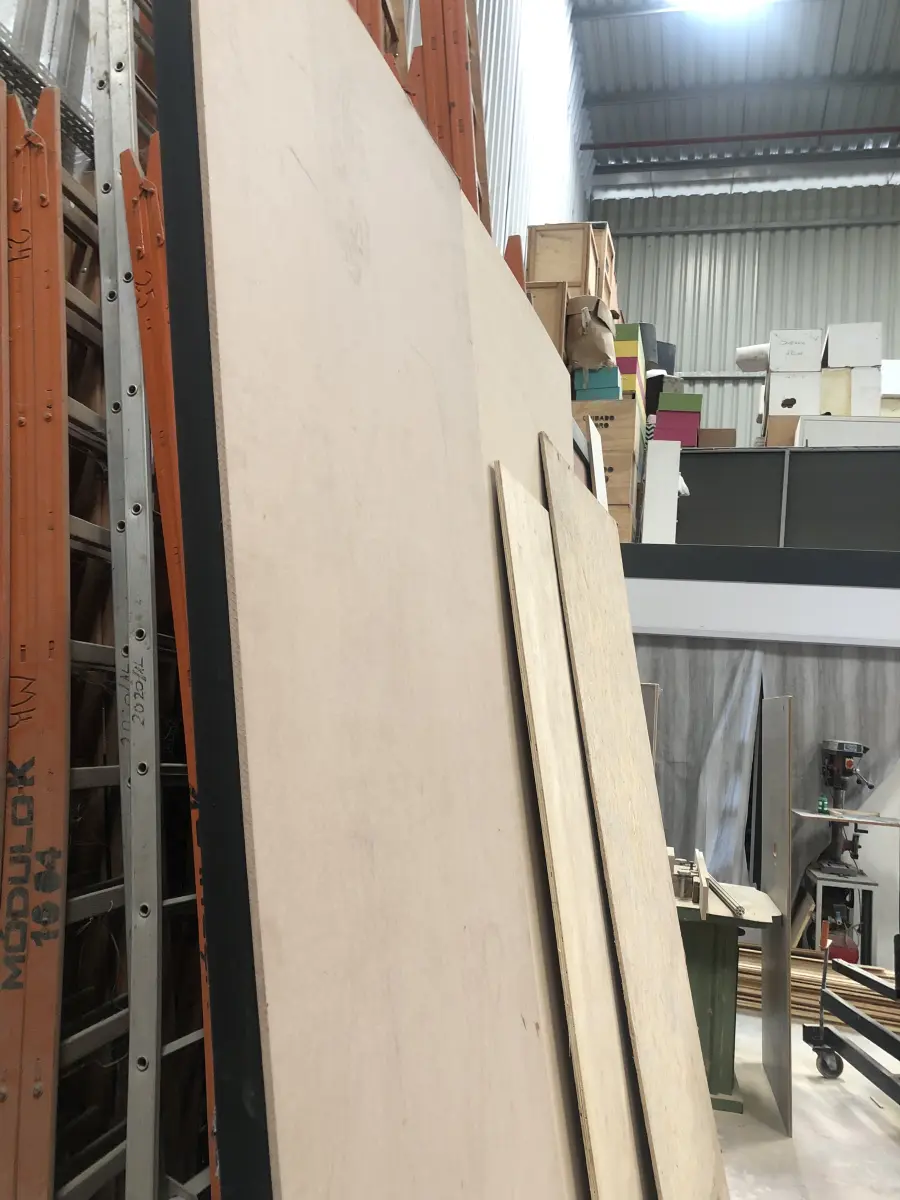 LOTE 020 - Lote com placas em mdf e compensado novas 