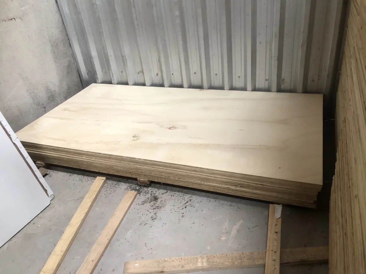 LOTE 020 - Lote com placas em mdf e compensado novas 