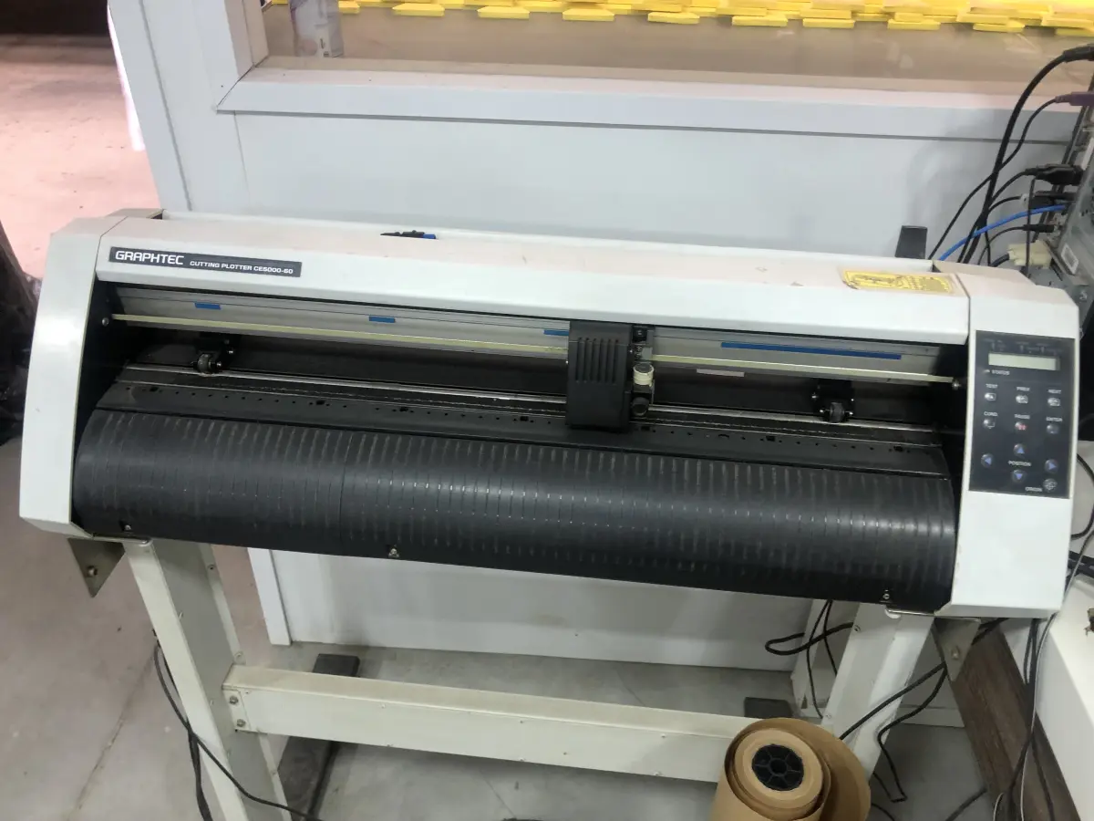 LOTE 048 - Impressora ploter Gfraphtec CE5000-60